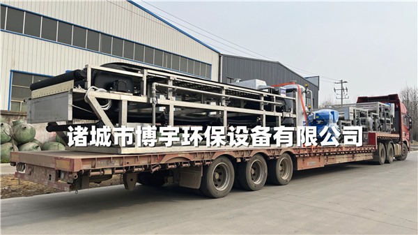 4臺(tái)7平方橡膠帶式真空過濾機(jī)發(fā)往煙臺(tái)