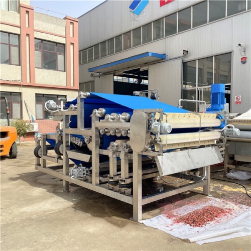 某食品廠訂購(gòu)的1臺(tái)帶式果蔬榨汁機(jī)，試機(jī)檢驗(yàn)合格準(zhǔn)備發(fā)貨！