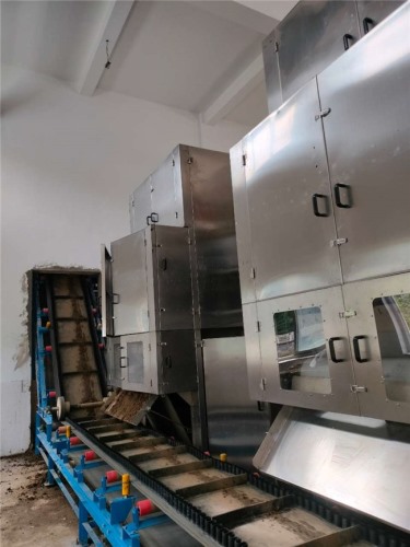 云南某污水處理廠定制的一體式污泥深度脫水機，現(xiàn)已投入使用！