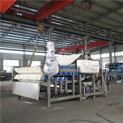 陜西客戶訂購1臺帶式壓榨機