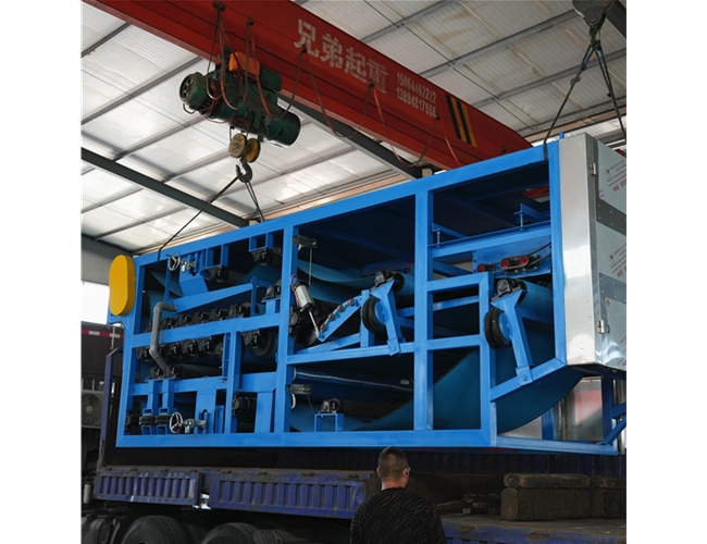 高壓帶式壓濾機(jī)發(fā)貨啦！