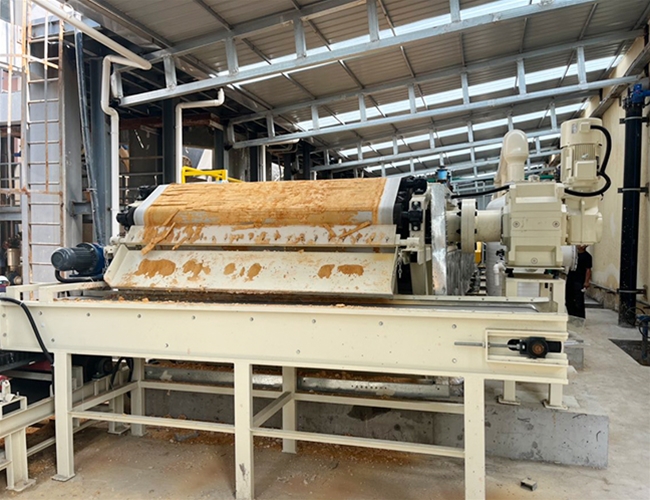 橡膠帶式真空過濾機(jī)，唐山客戶硫酸鈣脫水投入使用！