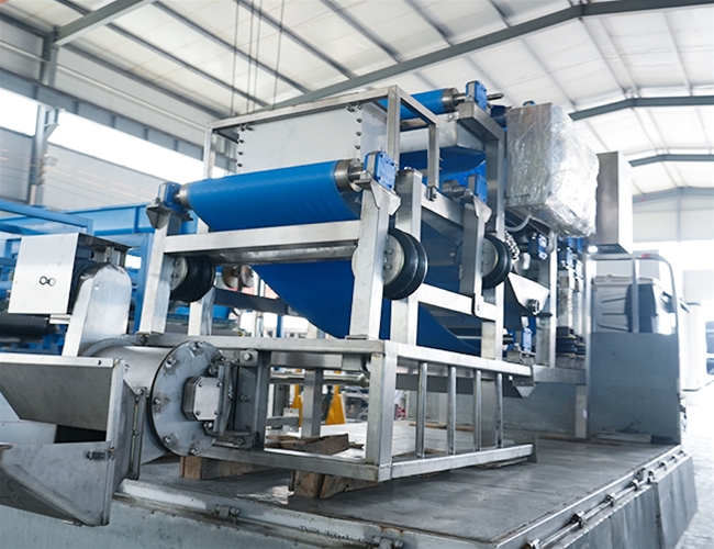 山東萊陽(yáng)客戶(hù)梨子榨汁訂購(gòu)的帶式壓榨機(jī)發(fā)貨啦！