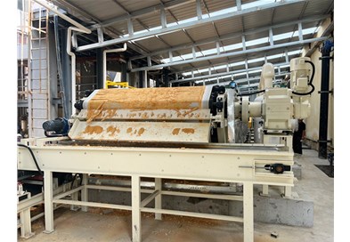 橡膠帶式真空過濾機(jī)輕松搞定固液分離